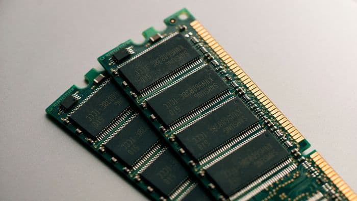 IA pode prolongar crise de memória para além de 2027, alerta Micron