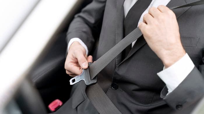 3 truques com cinto de segurança do carro que pouca gente conhece