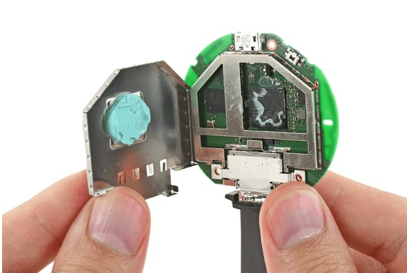 Gambiarra: Brasileiro instala dissipador no Chromecast após aparelho começar a superaquecer e comemora: “100% funcion...