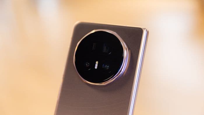 Celular com tela 3x mais brilhosa que do iPhone e mega bateria está chegando