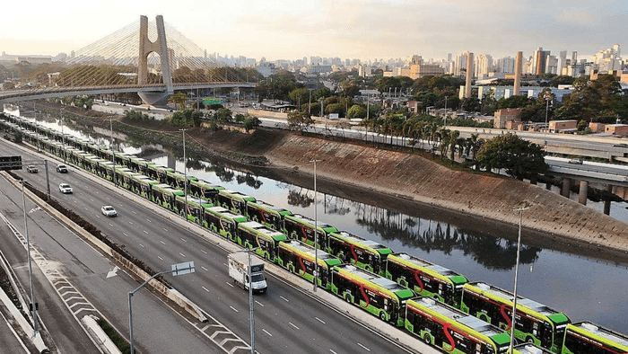 BYD domina mobilidade em SP e entrega 265 novos ônibus elétricos