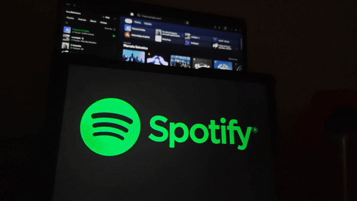 Spotify agora vai ler revistas por você, mas tem uma pegadinha