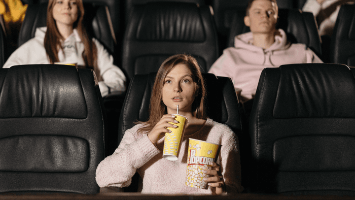 Estudo: Geração Z vai mais ao cinema e lidera cancelamento de streamings