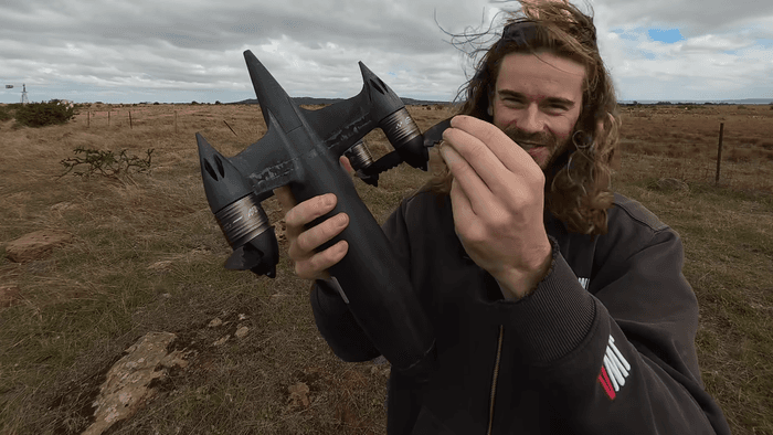 Drone voa a 730 km/h com hélice de serrote e bate recorde mundial; veja vídeo