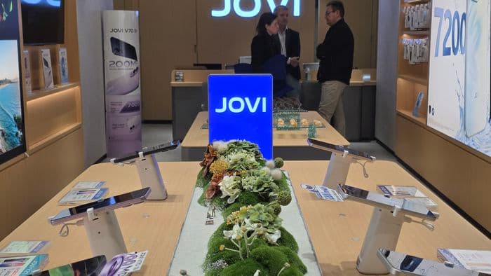 Jovi abre nova loja física no Brasil e aceita celular usado como pagamento
