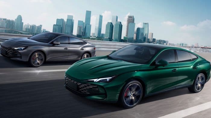 Rival da BYD registra sedan elétrico com autonomia de híbrido
