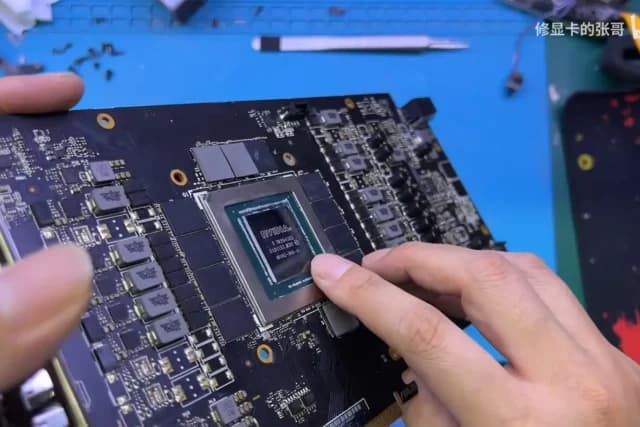 Golpe da RTX 4090 atinge novo nível: placa tinha chip de plástico no lugar da GPU