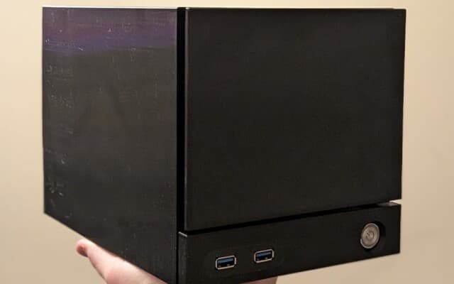 Engenheiro da AMD cria “Steam Machine” com placa-mãe montada na diagonal