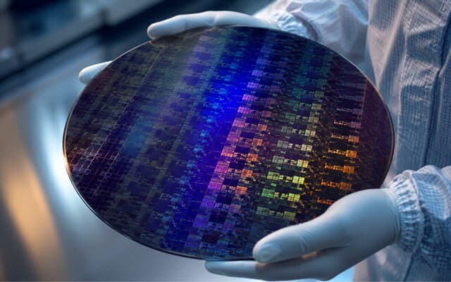Boom da IA faz disparar preço do ácido fluorídrico, insumo essencial para chips