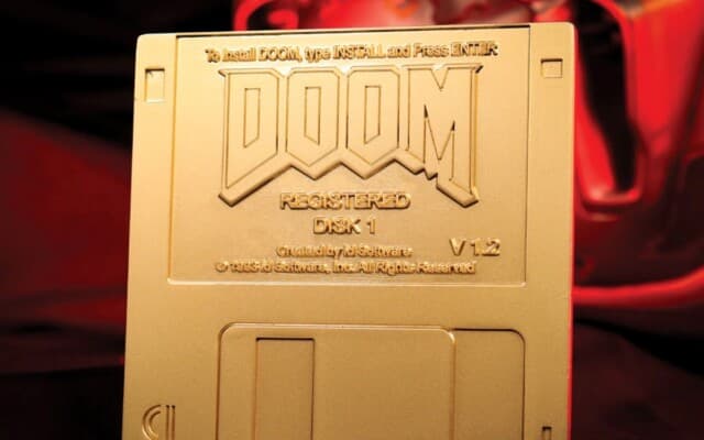 Doom vai ganhar versão comemorativa em disquete dourado limitado