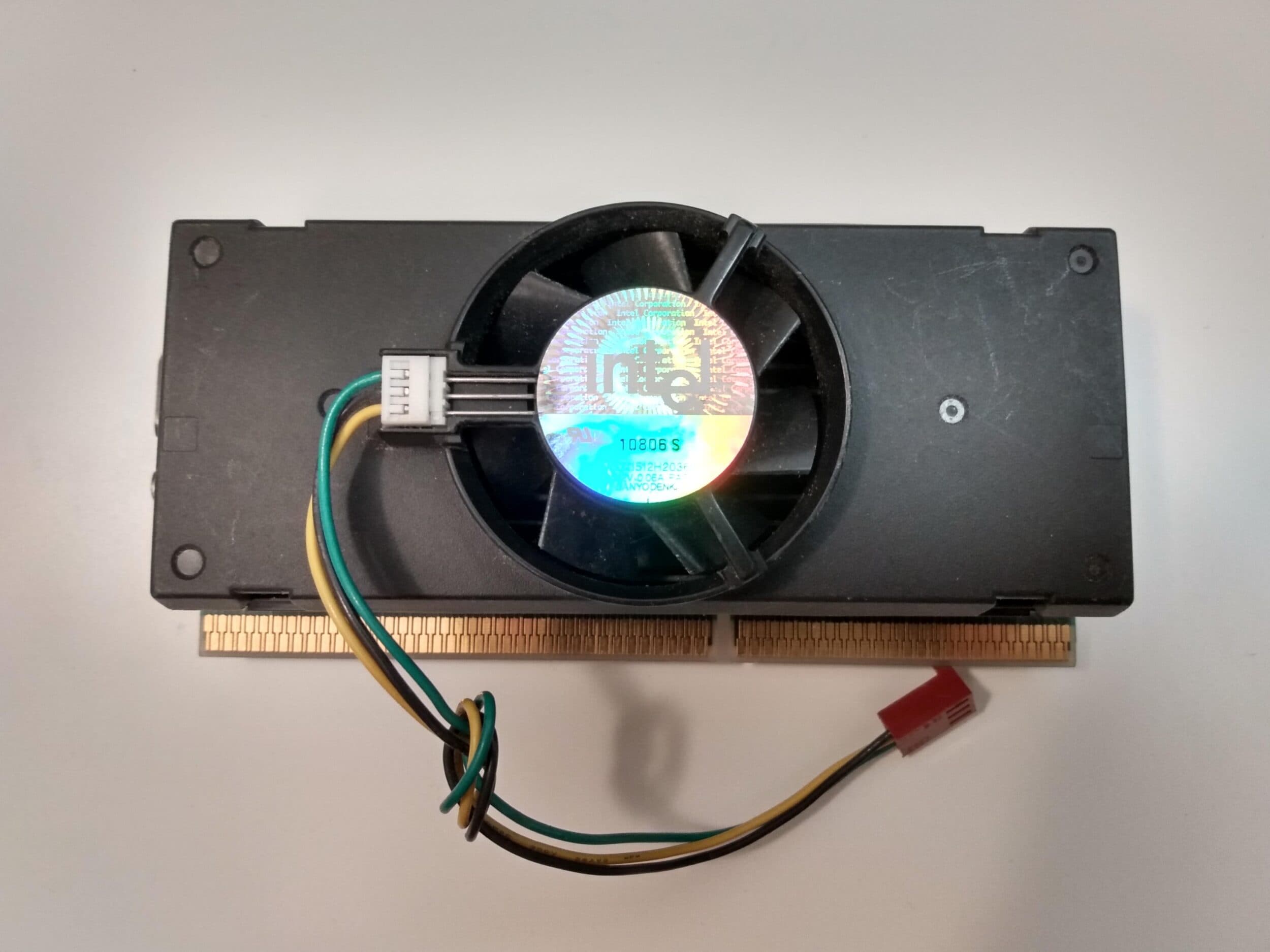Esta placa-mãe lendária desafiou os planos da Intel e permitiu que dois Celeron funcionassem juntos