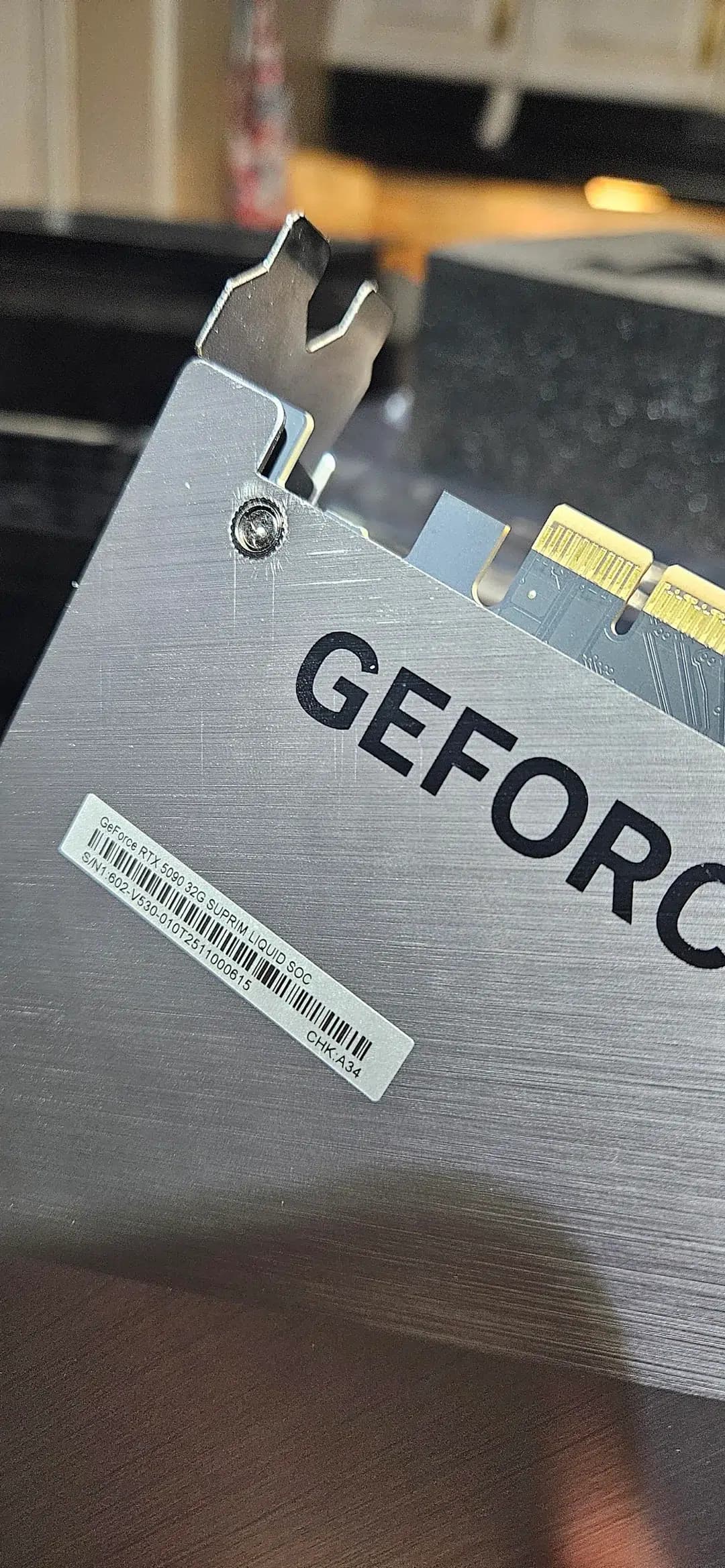 Homem manda RTX 5090 recém-comprada para a garantia e afirma ter recebido outra placa riscada e com falhas