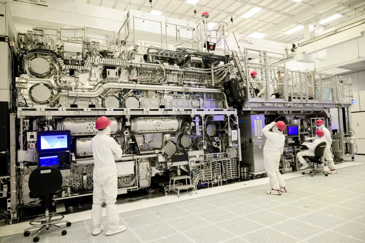 Samsung Delays High-NA EUV Adoption Until 2030 for 1 nm Node