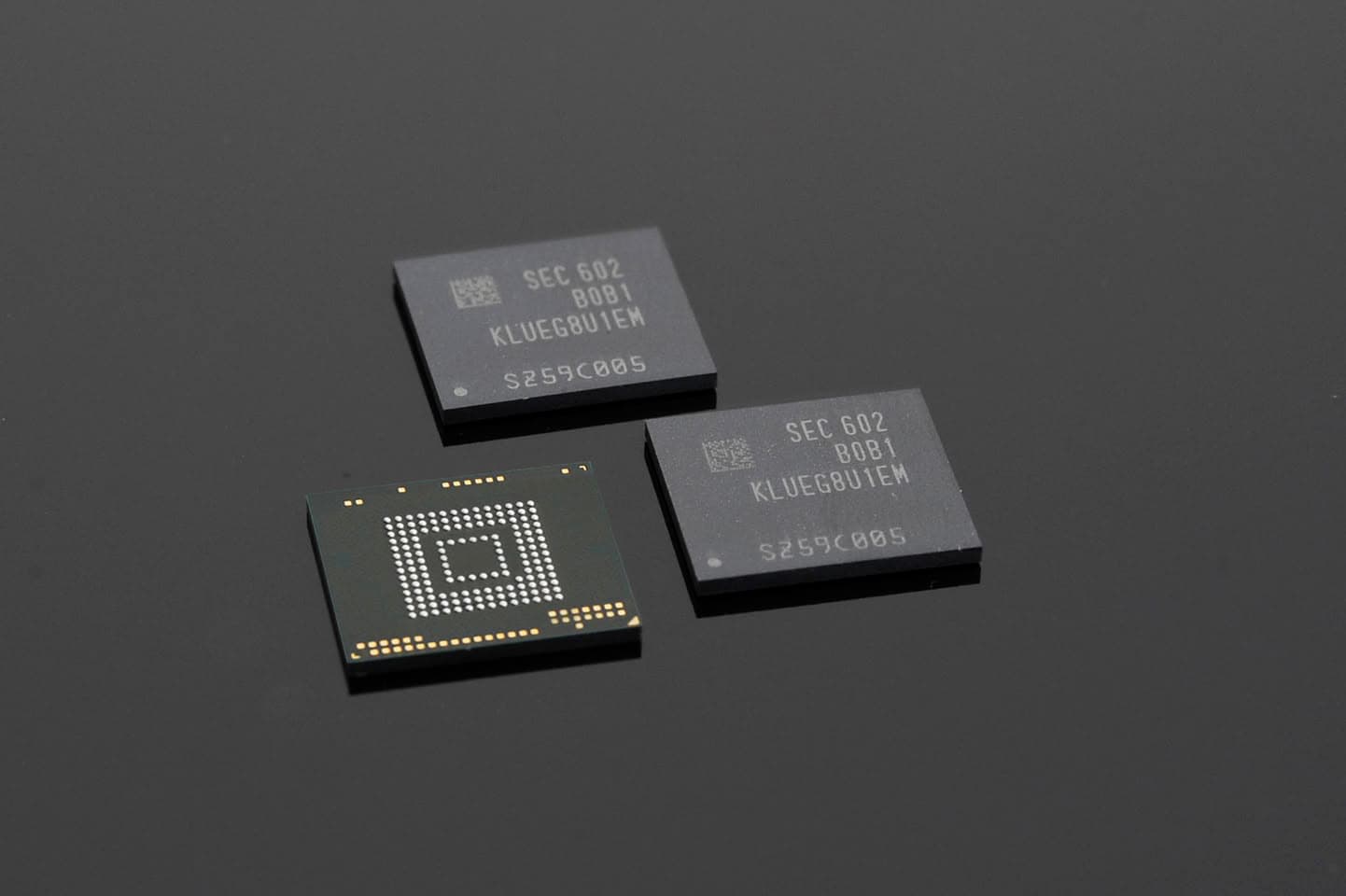 Apple Scrambles for DRAM, CXMT Reportedly Rejects Negotiations